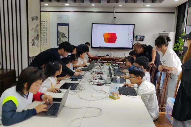AI、3D打印、编程……这场科技节让小朋友秒变“科技小达人”!(图6)