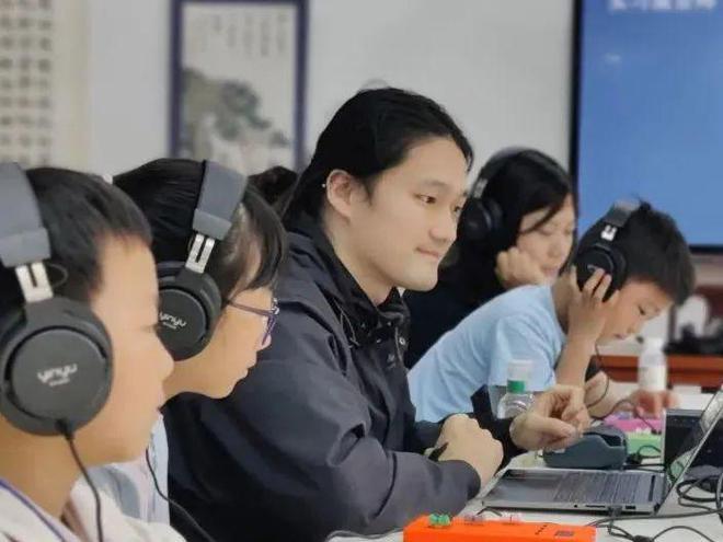 AI、3D打印、编程……这场科技节让小朋友秒变“科技小达人”!(图4)