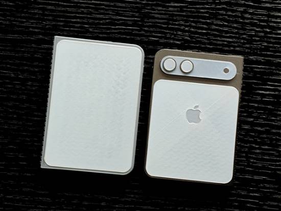 苹果首款折叠屏手机！提前上手一块iPhone Fold